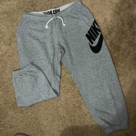 Gray Nike sweat capris with just do it waistband size medium